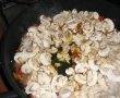 Gusa de porc & aripioare de pui marinate la cuptor cu garnitura de cartofi si sos de ciuperci cu portocala rosie-9
