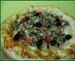 Pizza prosciutto e funghi cu bordura de branza-3