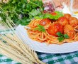 Spaghete cu chiftelute din carne de vita-porc in sos de rosii-9