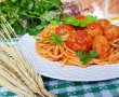 Spaghete cu chiftelute din carne de vita-porc in sos de rosii-11