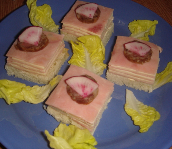 Mini sandwich-uri pentru pitici :)