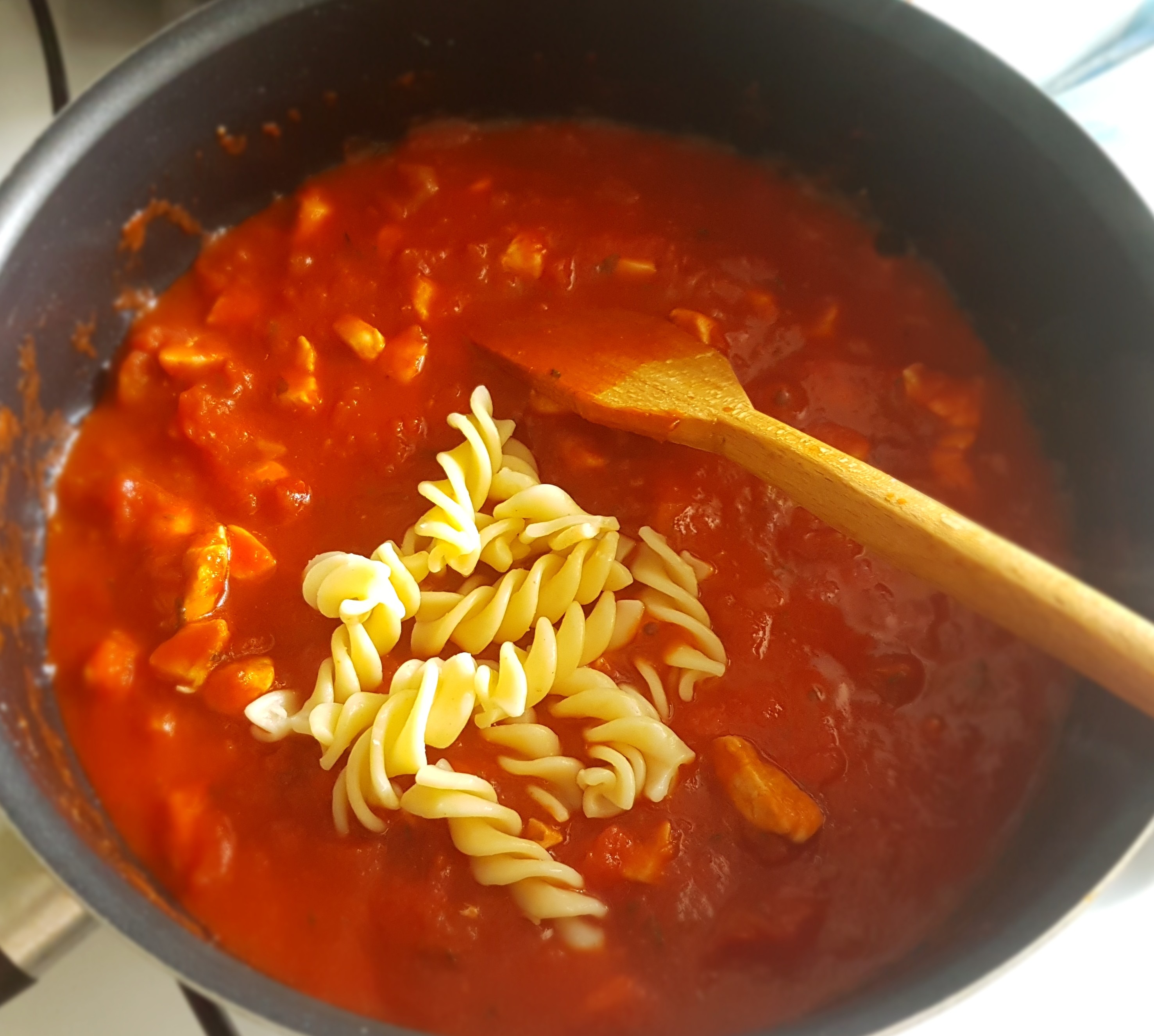 Спагетти в томатном соке
