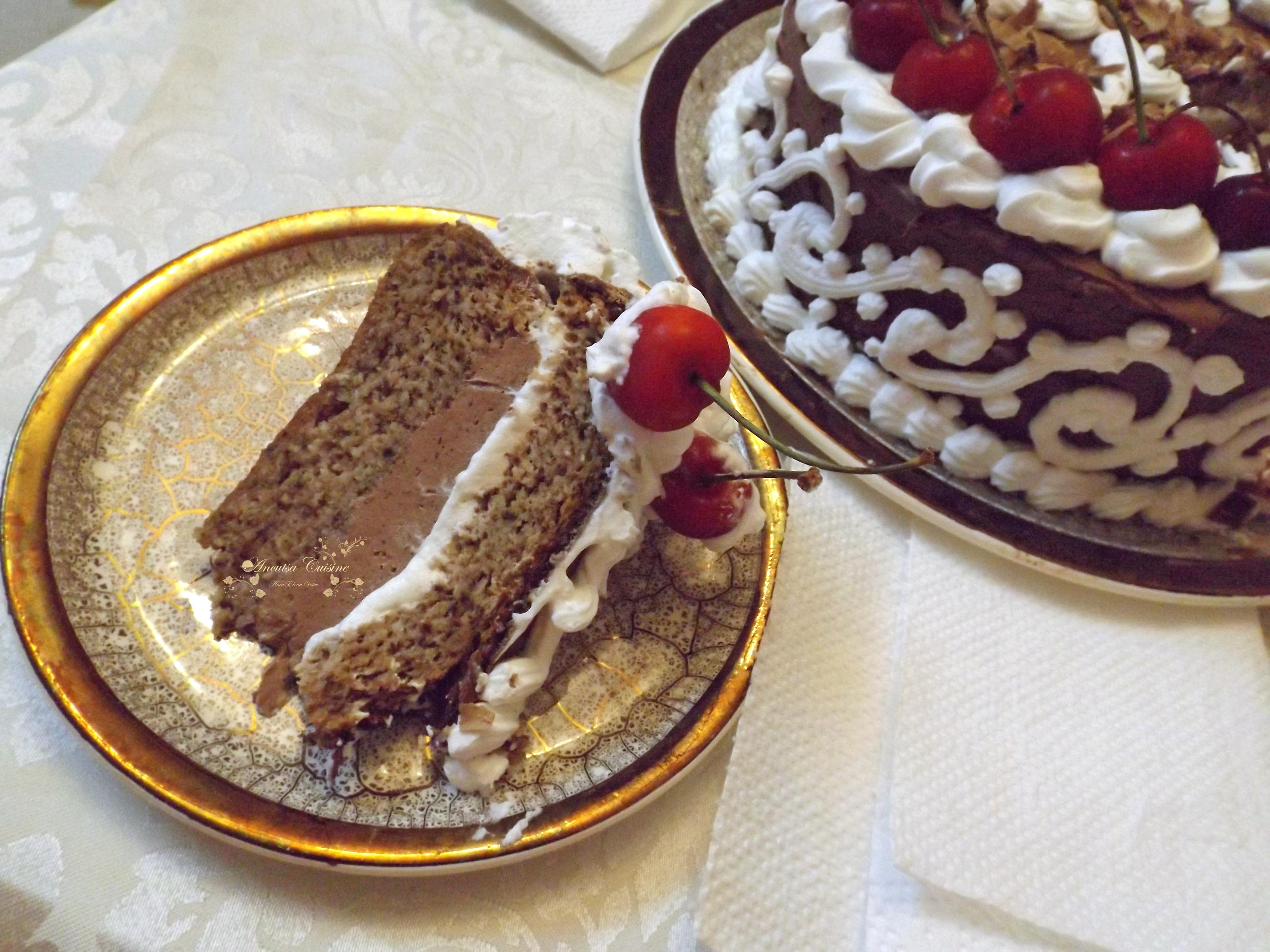 Desert tort cu ciocolata si cirese
