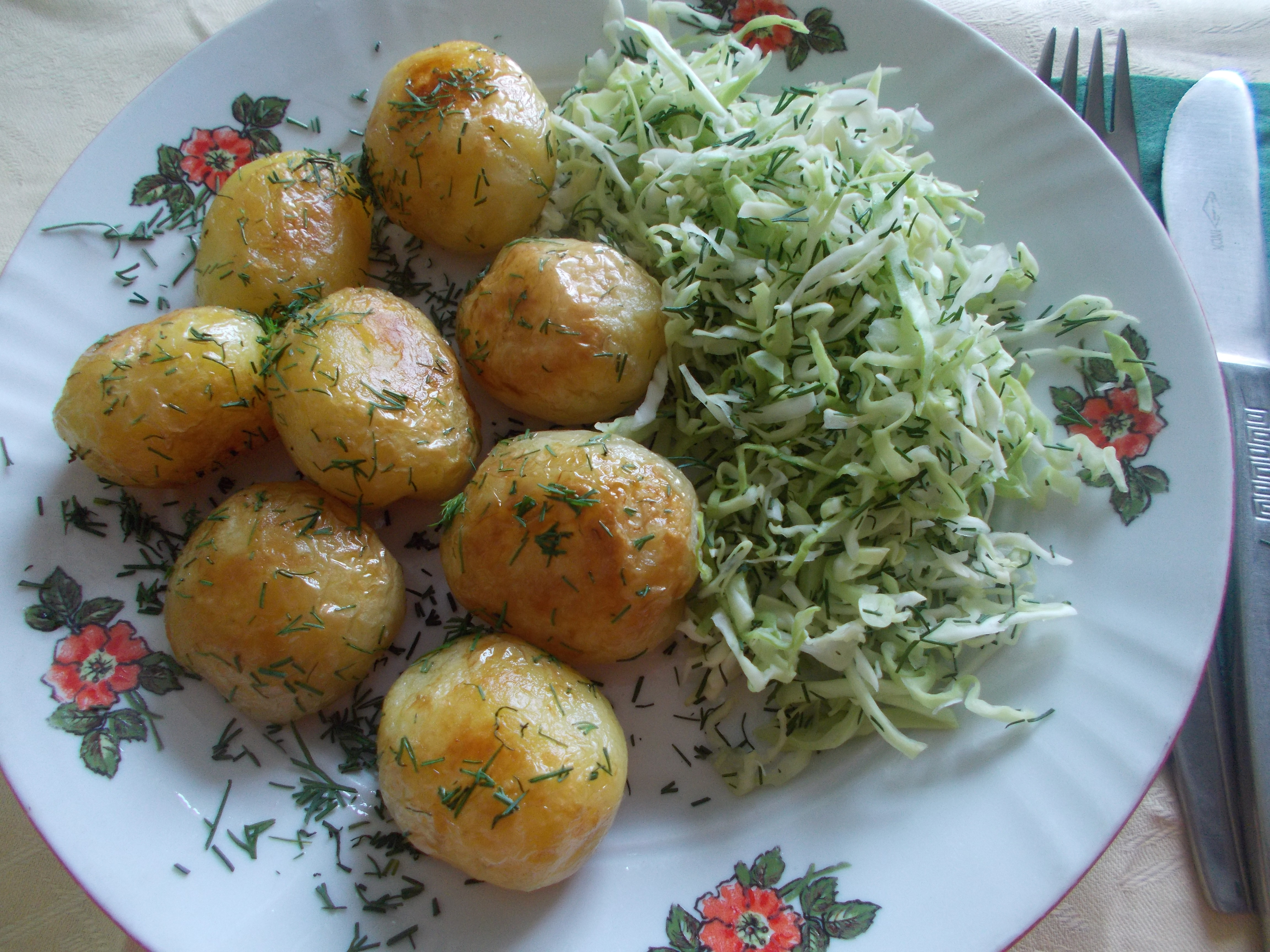 Trufandale - Cartofi noi cu salata de varza noua
