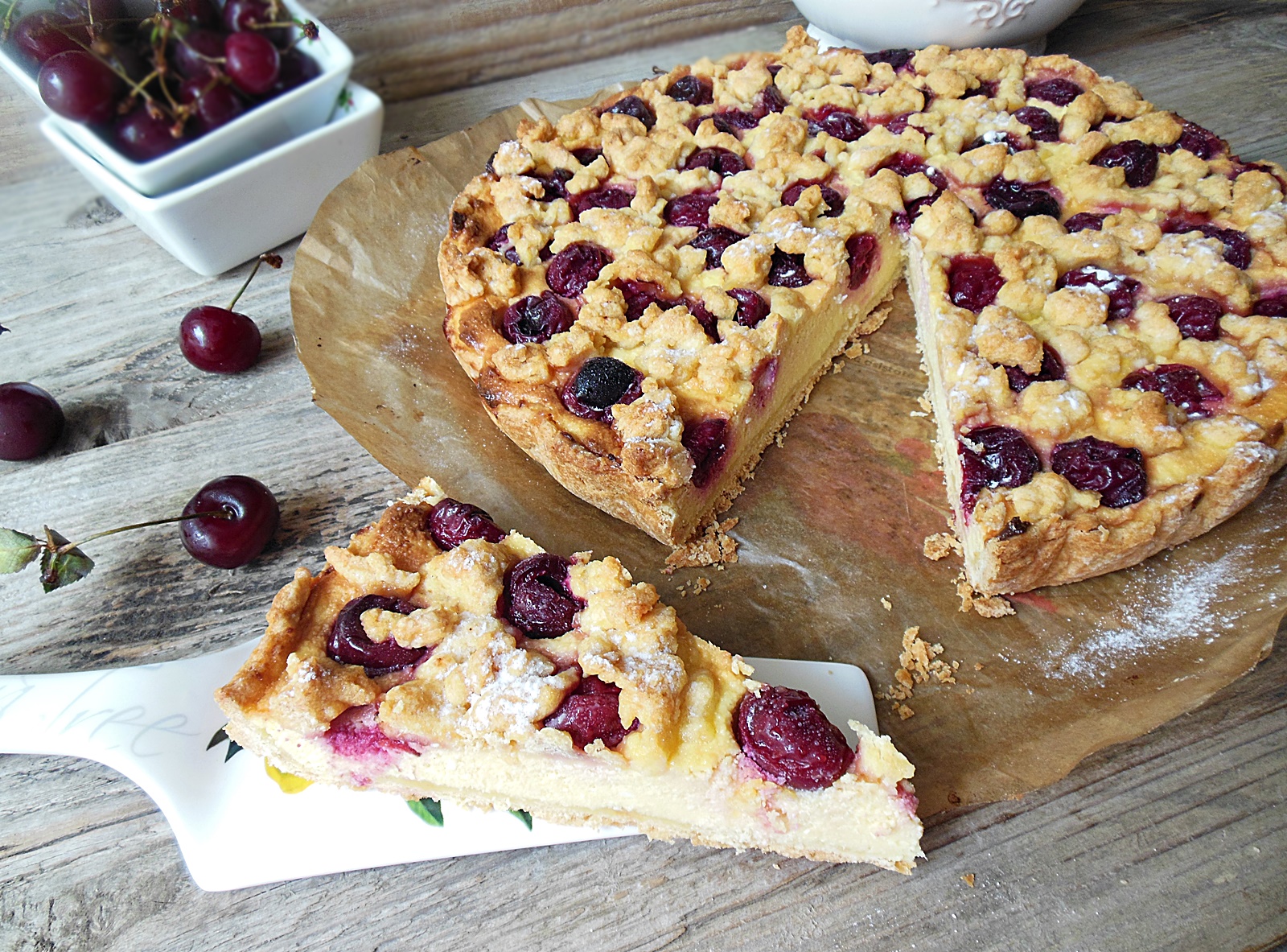 Desert tarta cu branza dulce si visine