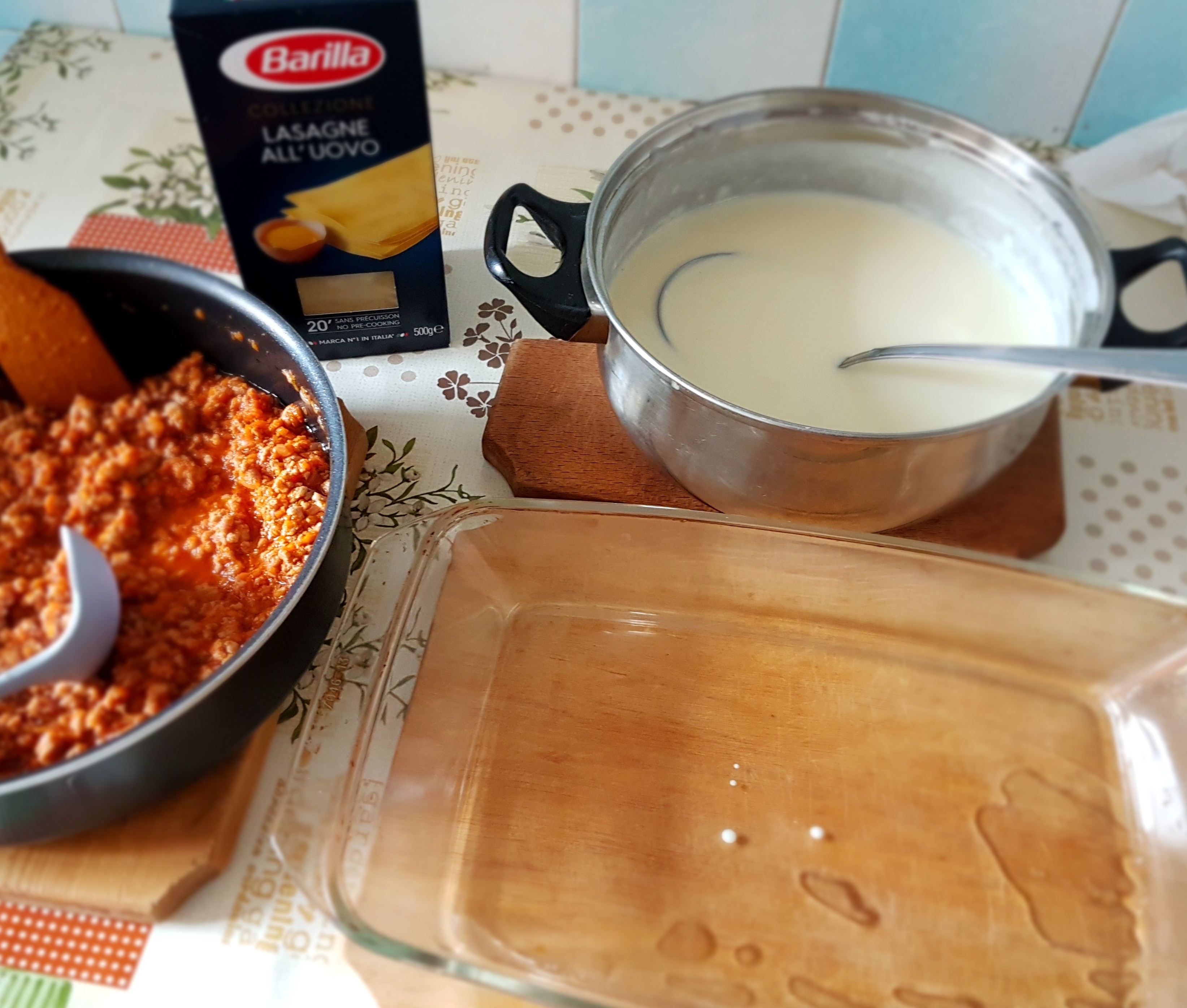 Reteta de lasagna cu carne de porc si sos Bechamel