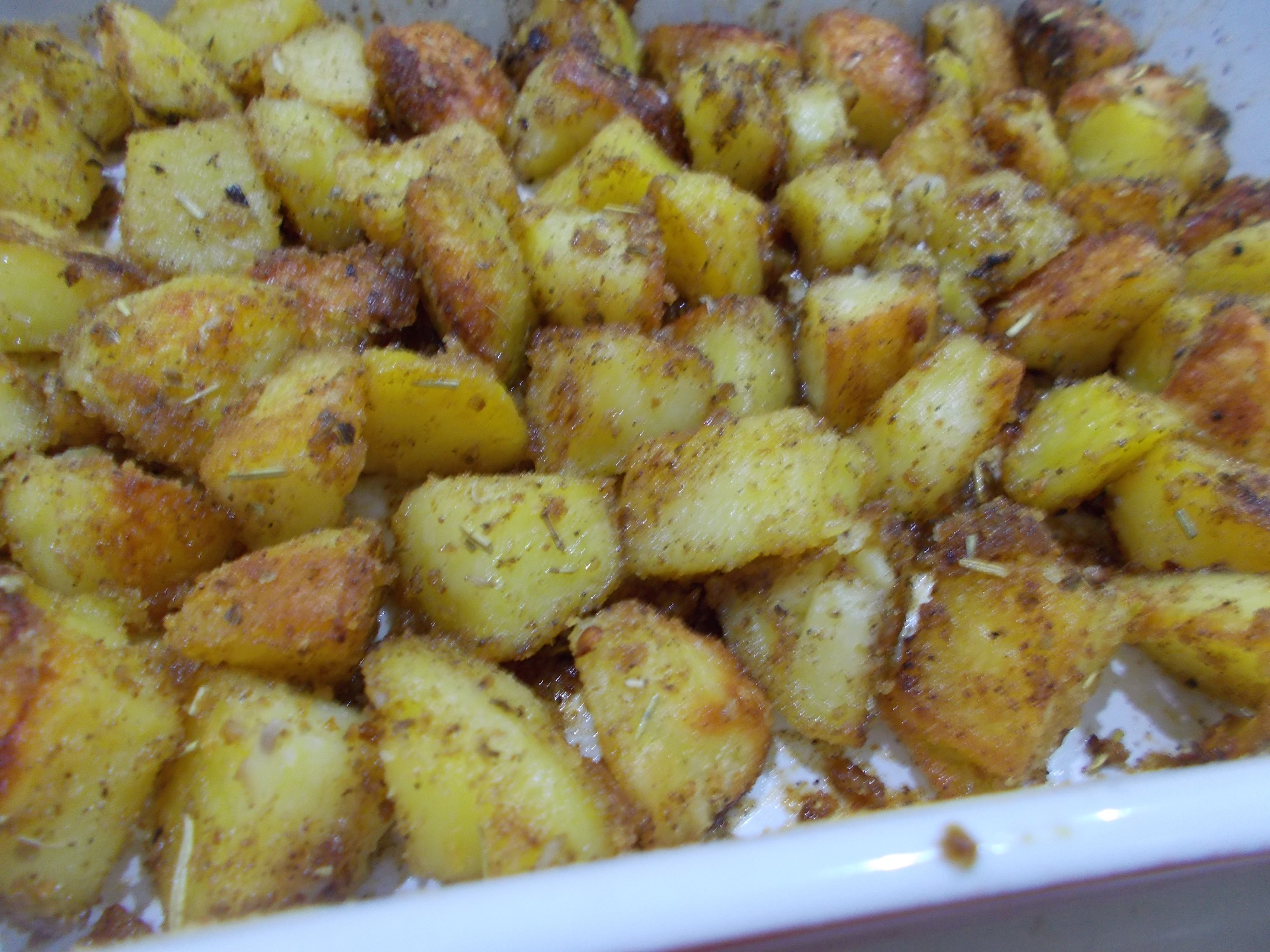 Cartofi crocanti la cuptor, cu salata de varza