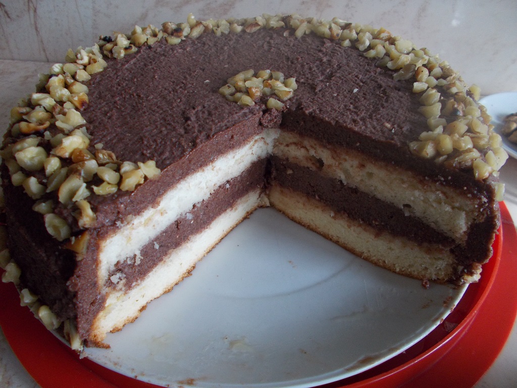 Desert tort cu crema de cacao si nuci