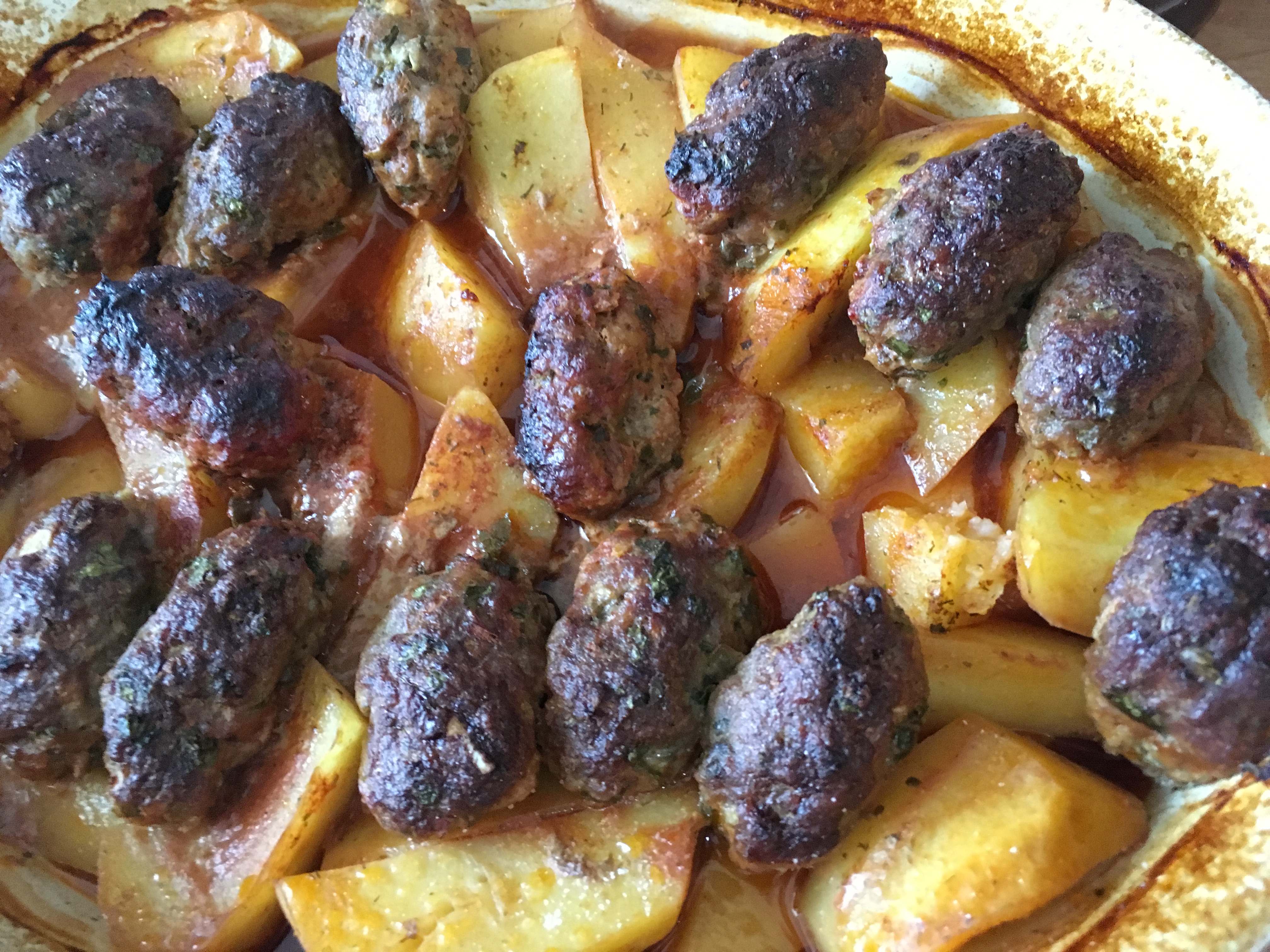 Izmir köftesi - chiftele turcesti din carne de miel