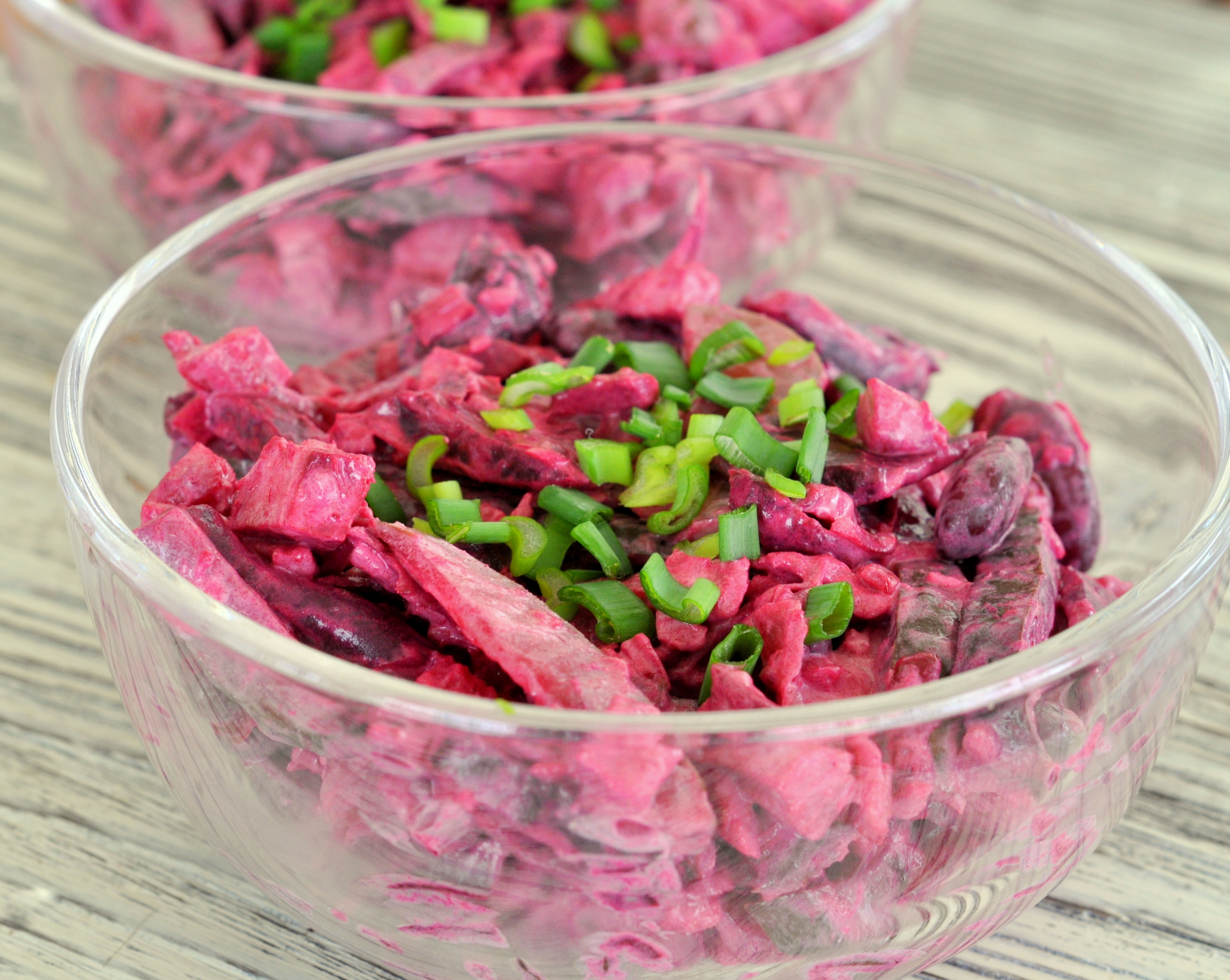 Salata cazaceasca cu sfecla rosie, fasole si piept de pui