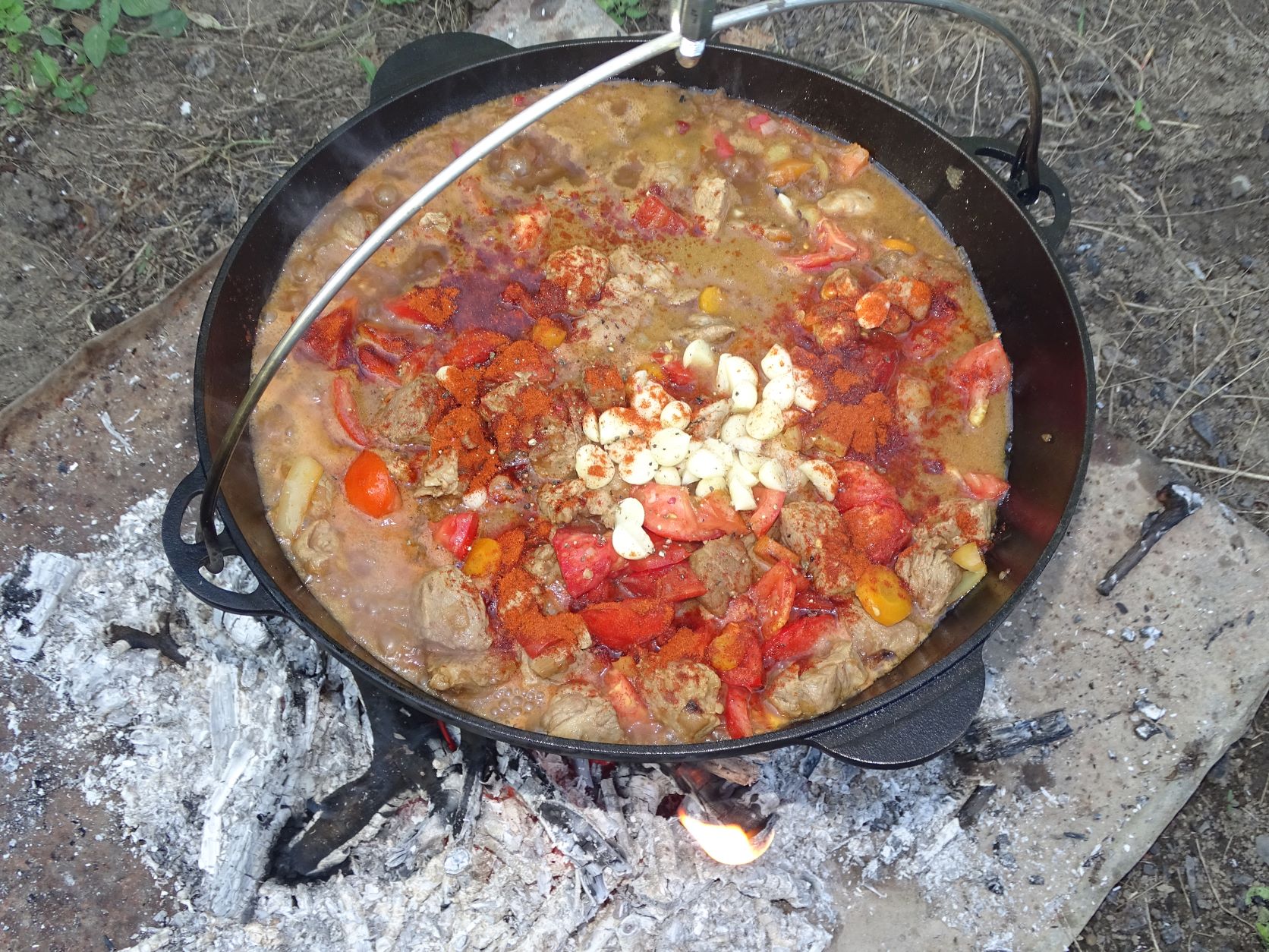 Tocana sau ceaunata-wok