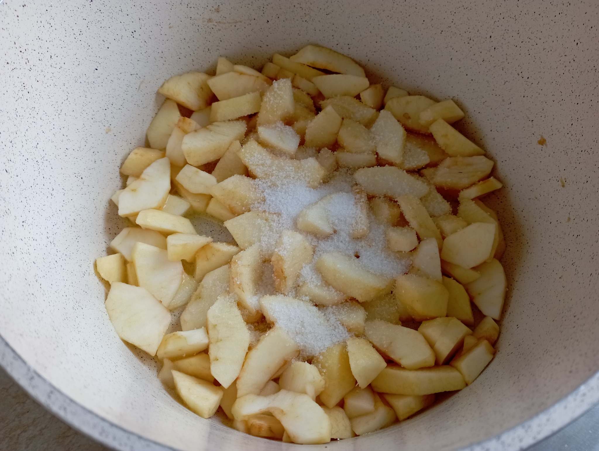 Prajitura cu mere si mascarpone, un desert cremos si aromat