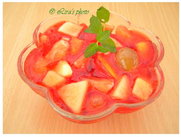 Fructe in gelatina