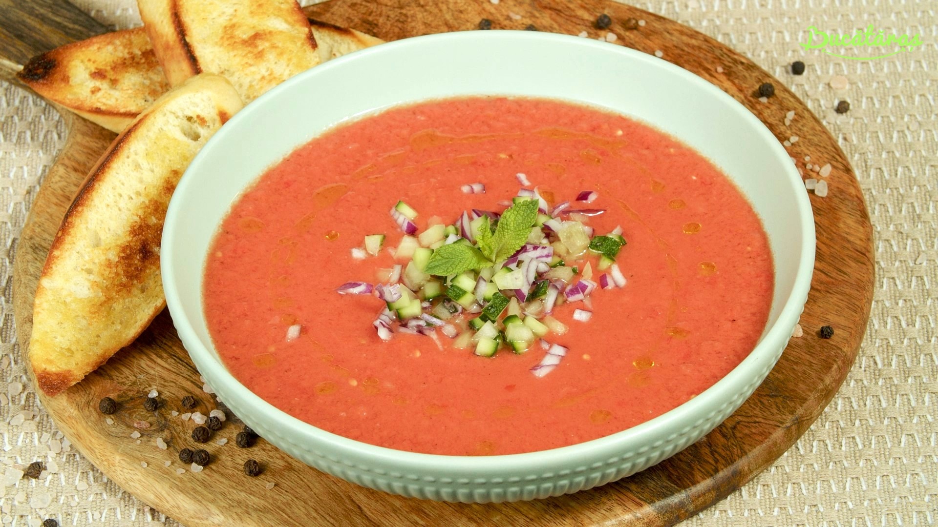 Gazpacho: Rețeta simplă și rapidă pentru o supă delicioasă de vară