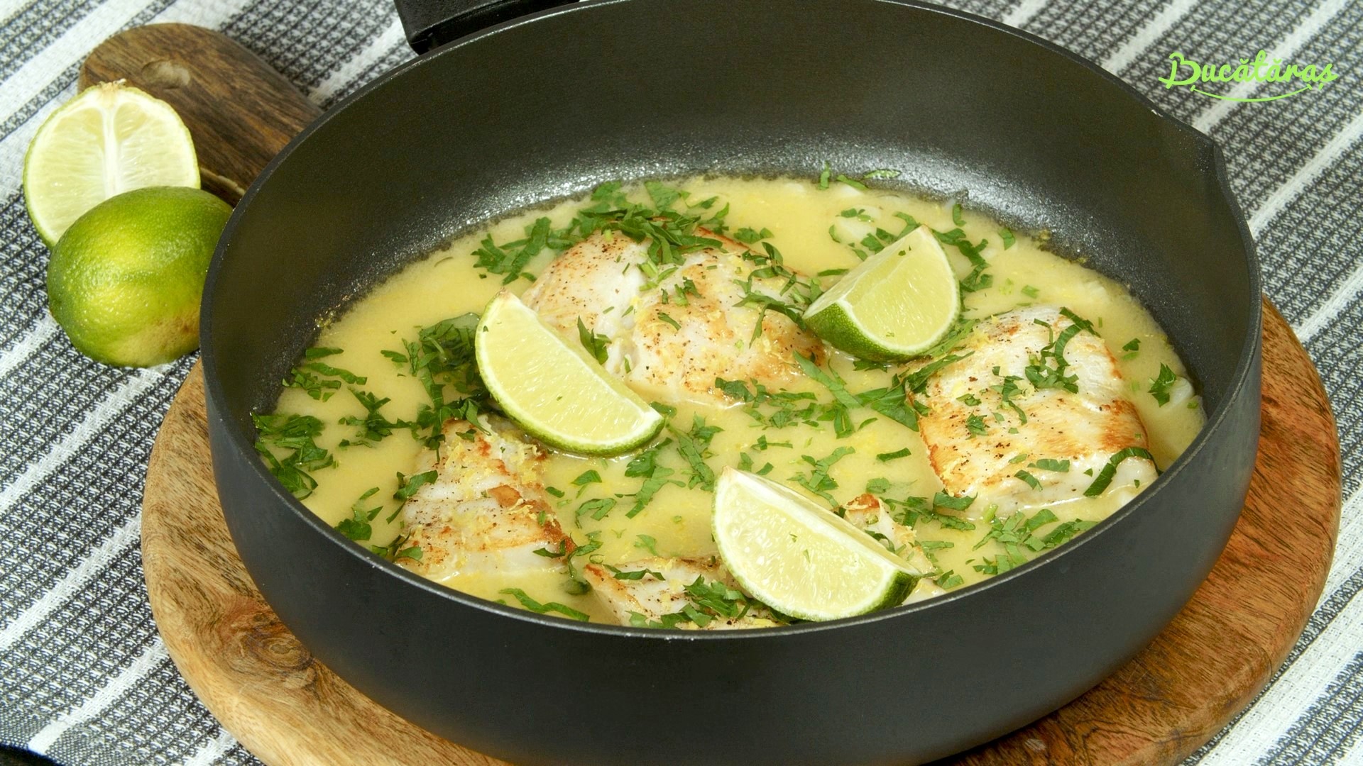 Pește cu sos de vin și usturoi - Rețeta gourmet și ușor de preparat