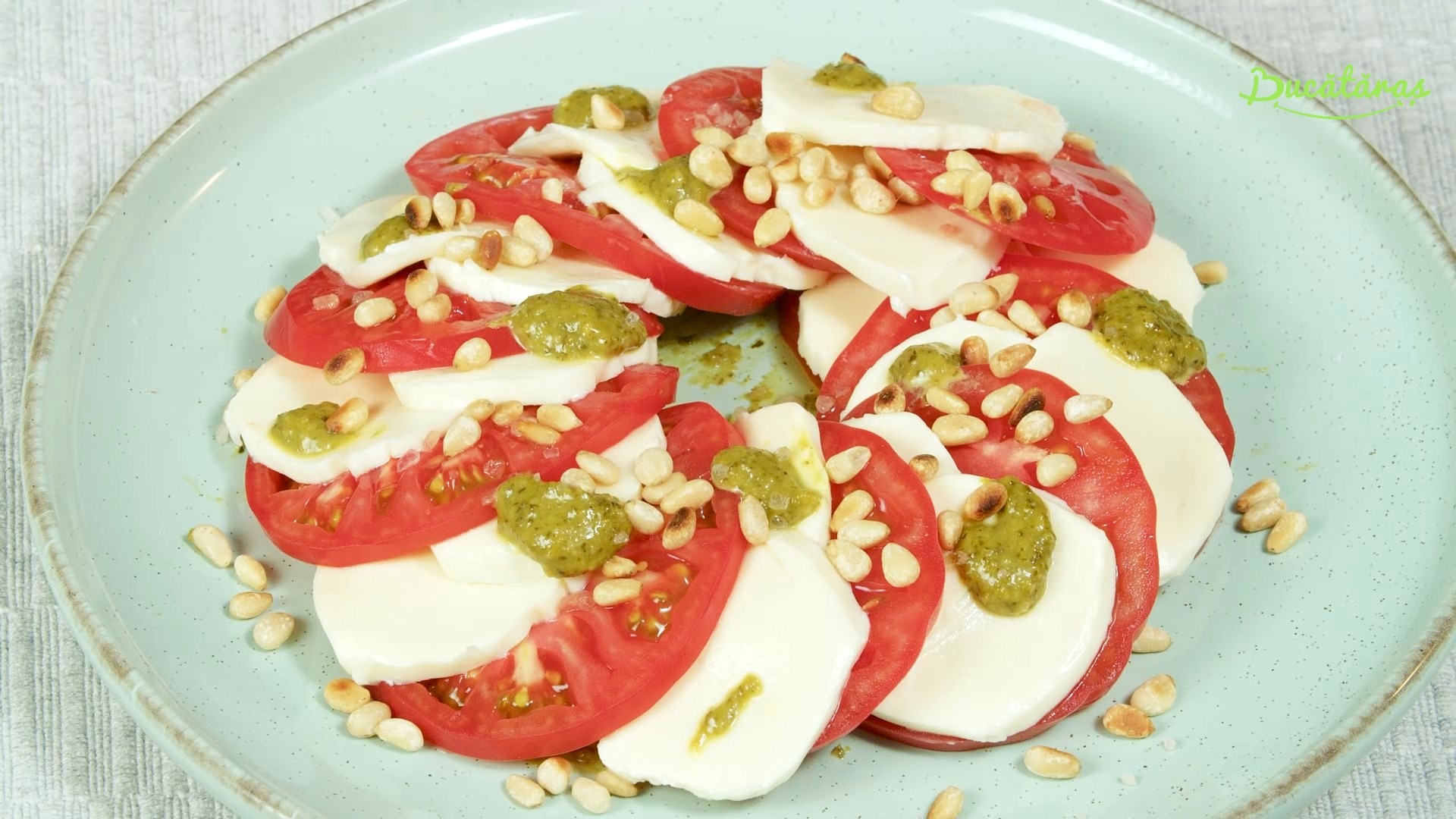 Salată Caprese: Rețeta rapidă și delicioasă